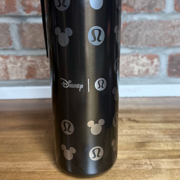 Lululemon x Disney Mickey Mouse Icon Back to Life Sport Bottle - Picture 5 of 5